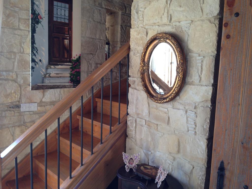 Lofou Traditional Stone House 部屋 写真