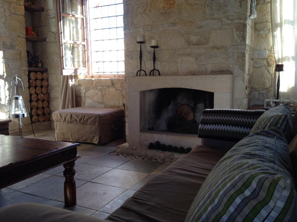 Lofou Traditional Stone House 部屋 写真