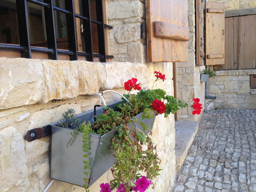 Lofou Traditional Stone House 部屋 写真